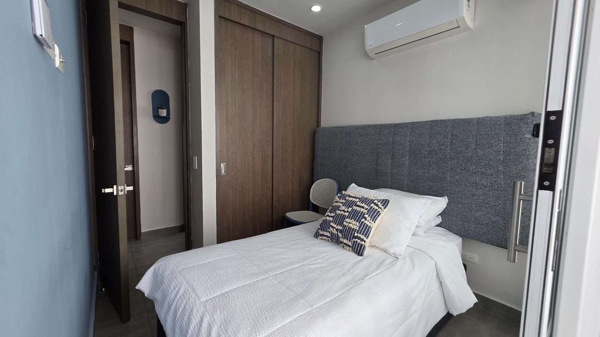 Centro De Convenciones De Americas Con Salida A Playa 2br Wifi Apartment
