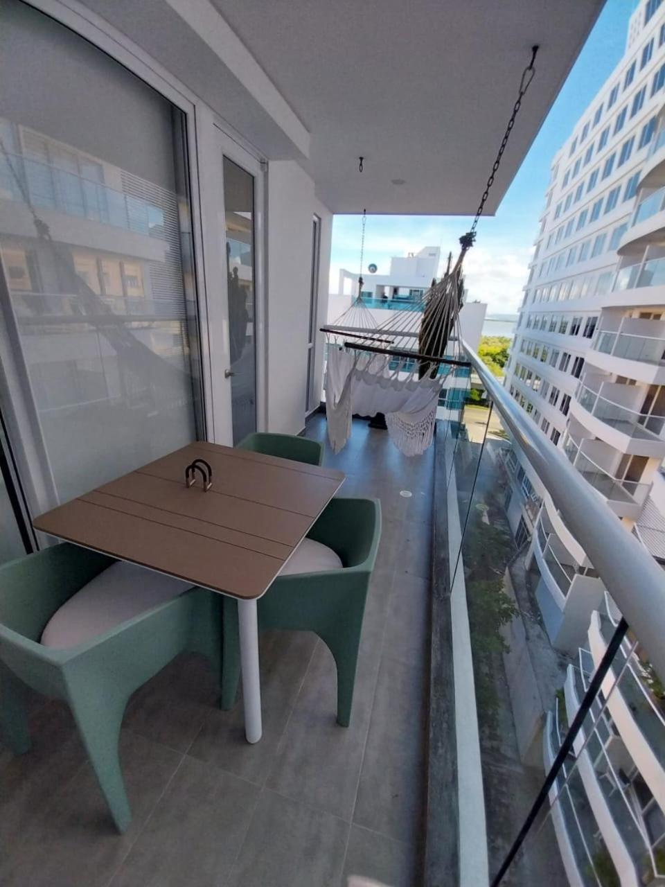 Centro De Convenciones De Americas Con Salida A Playa 2br Wifi Apartment *